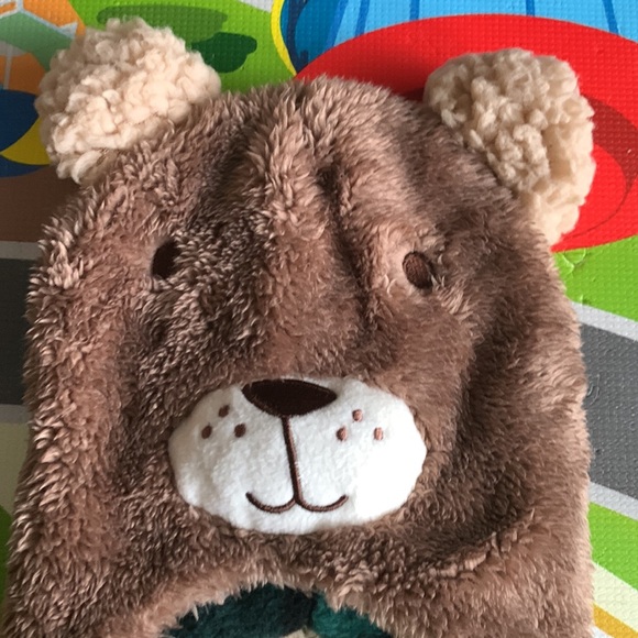 Infant Winter Brown Bear Hat w/ Green Strip Matching Brown Gloves - Picture 2 of 6